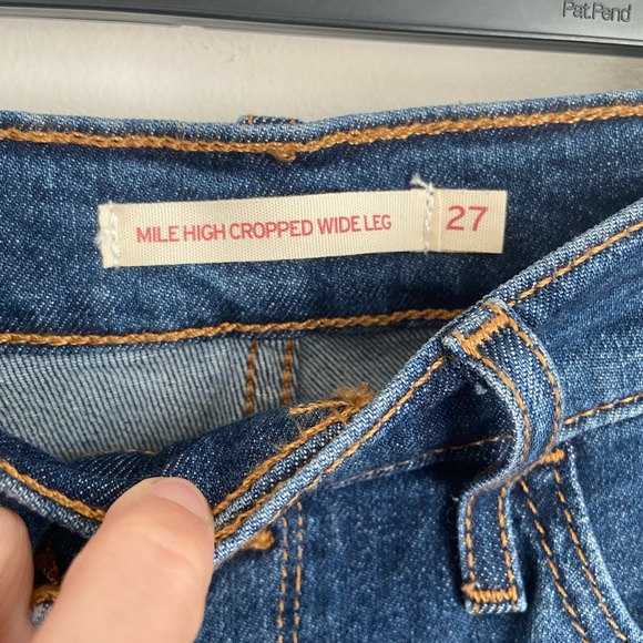 Levi’s Mile High Crop Denim (27) - Picture 9 of 10
